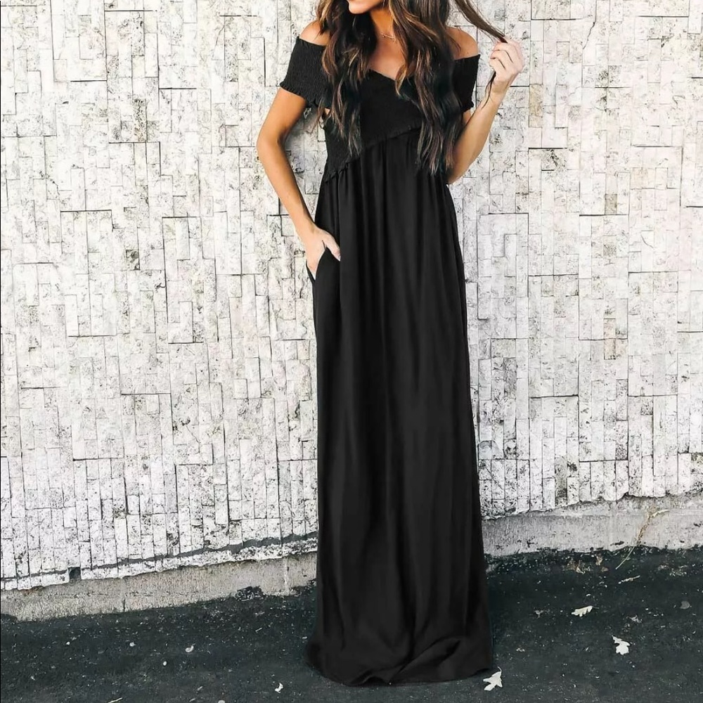 🆕 ↙️ BLACK OFF THE SHOULDERS MAXI 🔹